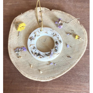 Round handcrafted wardrobe diffuser with Lavender Scented essential oil 100% soya wax by MysticFlames 